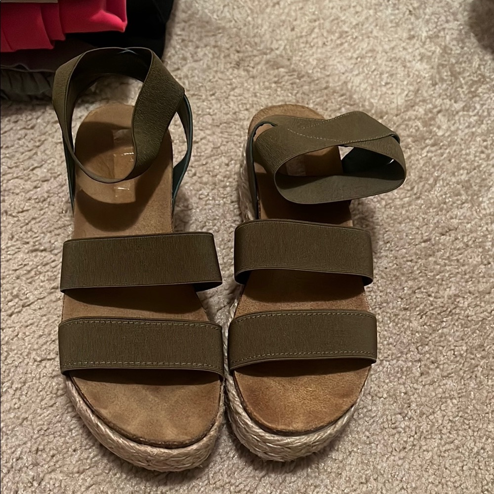 Steve Madden Green Platform Sandals with Straps